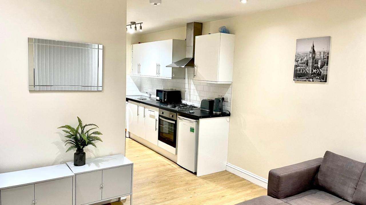 Holiday Flat In Central Slough Near To London Heathrow And Windsor With Free Car Park Екстер'єр фото