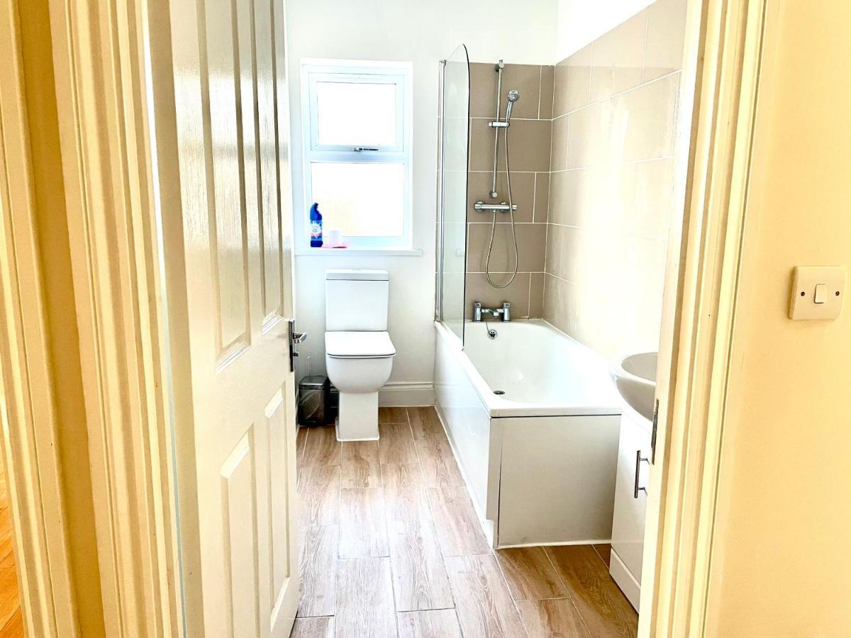 Holiday Flat In Central Slough Near To London Heathrow And Windsor With Free Car Park Екстер'єр фото