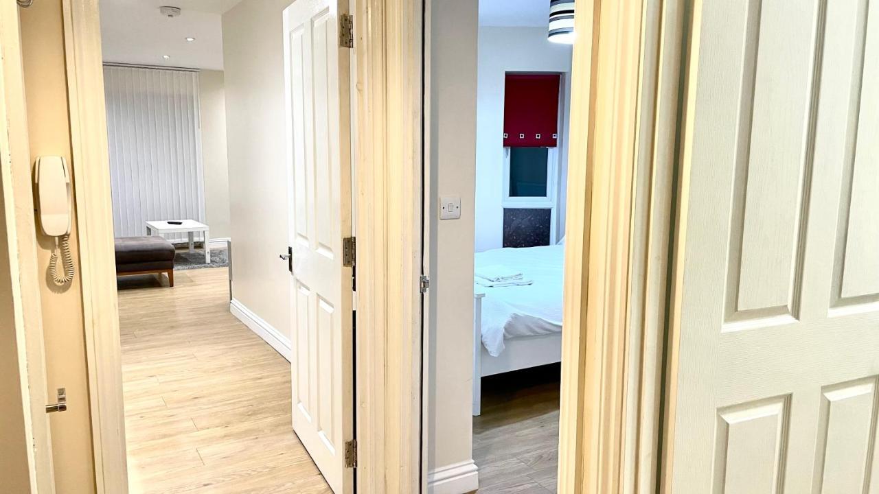 Holiday Flat In Central Slough Near To London Heathrow And Windsor With Free Car Park Екстер'єр фото