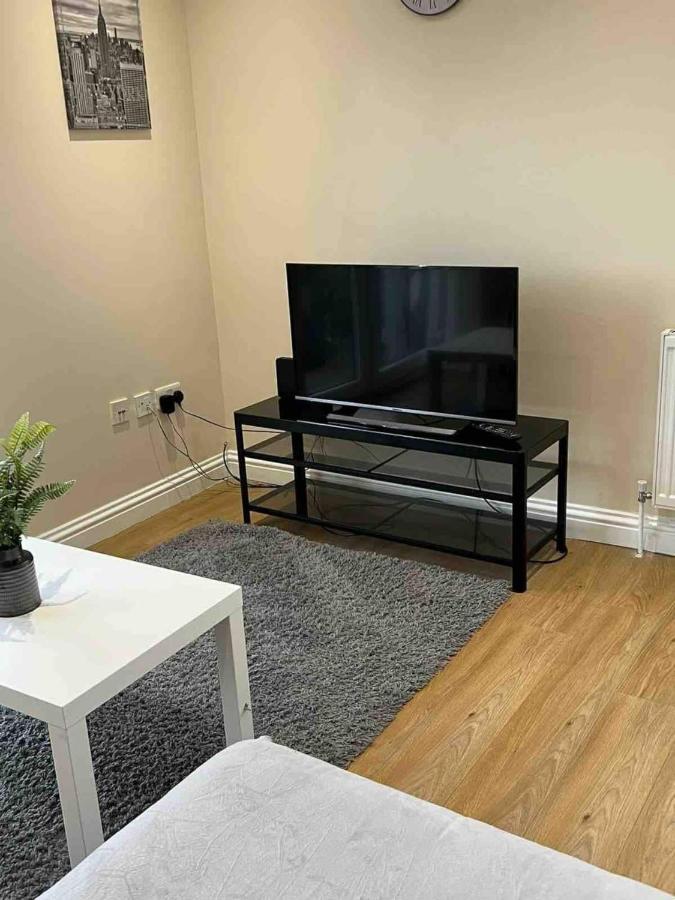 Holiday Flat In Central Slough Near To London Heathrow And Windsor With Free Car Park Екстер'єр фото