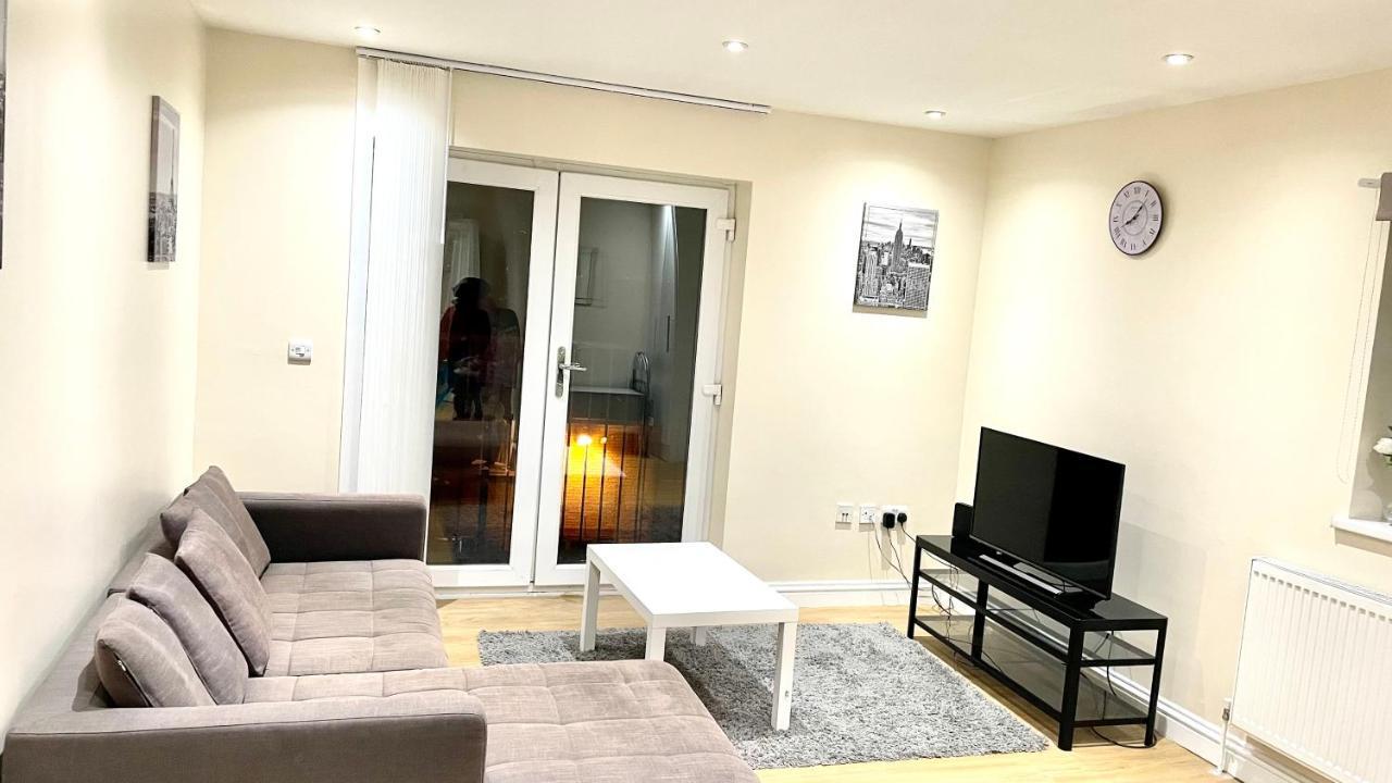 Holiday Flat In Central Slough Near To London Heathrow And Windsor With Free Car Park Екстер'єр фото