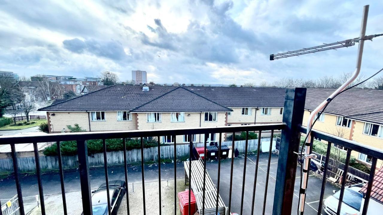 Holiday Flat In Central Slough Near To London Heathrow And Windsor With Free Car Park Екстер'єр фото
